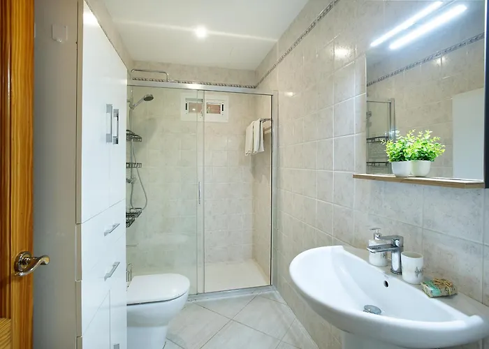 Owl Laura - 8 Min Walk To The