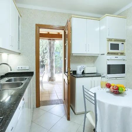 Owl Laura - 8 Min Walk To The Vila *